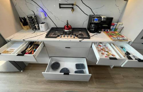 Luxury Newly Built 4 BR 4 Bath Home w/ Rooftop and Grill! - Foto 34