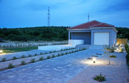 Modern Guest House Rak with beautiful pool - Photo 47