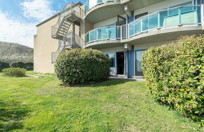 Lovely Apartment With Patio - Photo 17