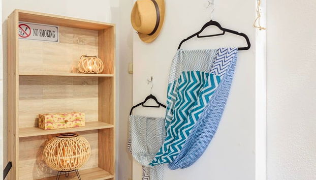 Summer Rose Garden Getaway - A Step to the Beach - Foto 5, Habitación