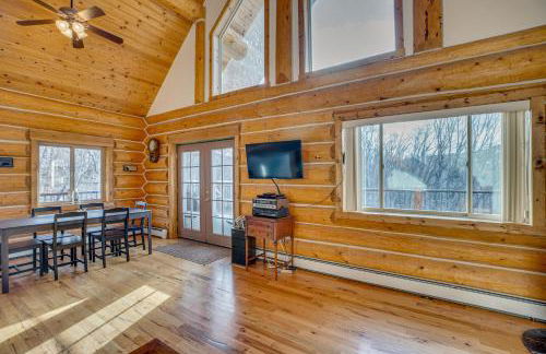 Deck and Pond Views! 2-Acre, Woodsy Rocky Mtn Haven - Foto 6