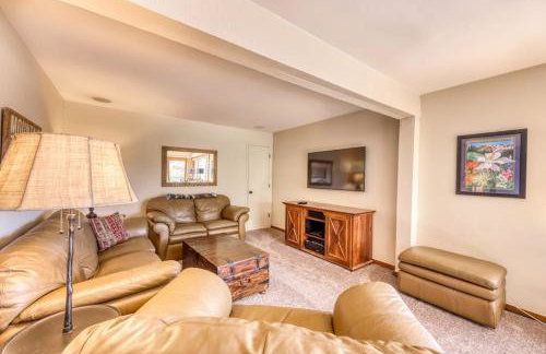 Beautiful Mountain View Condo - Photo 20