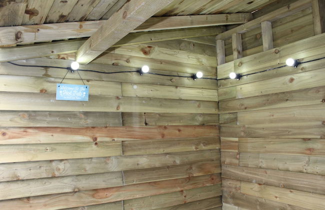 Albert Luxury Hottub and Jacuzzi Apartments - Photo 44