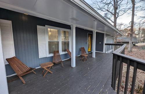 Modern Luxe Family & Groups Friendly Bungalow with Patio & Workspace - Foto 32