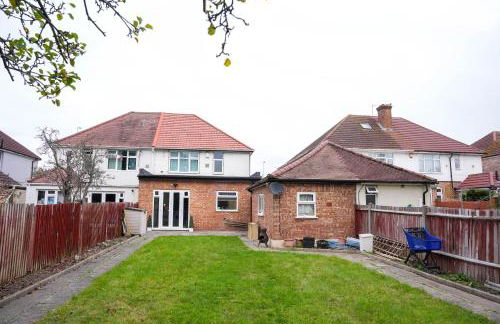 Large 4 Bedroom House Near Heathrow and M4 Free Parking - Foto 35