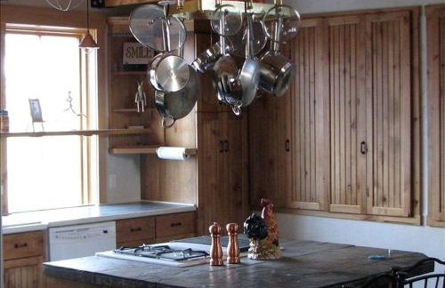 Stately and Unique Cabin Rental with a Wood-Burning Stove near Logan, Utah - Foto 15