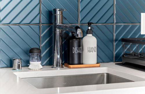 2BR Apartment in DT with Parking - Foto 19