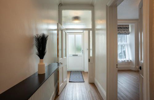 4-Bedroom Coastal Getaway in Pembroke Dock - Foto 36