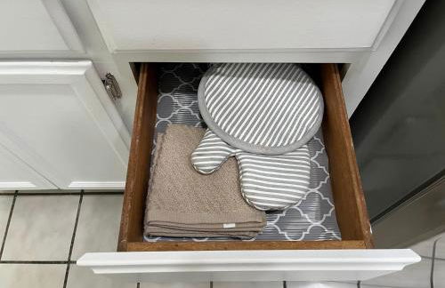 Remodeled 3B2B Bright House with a King Suite - Foto 33