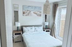 3 Bedroom Beautiful Home with Garden, AC, Hot Tub - Photo 6