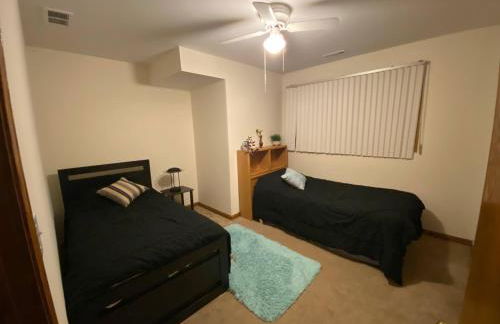 3BR-2BA Deluxe Apartment with Fireplace and Balcony - Foto 12