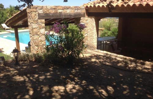 Villa A Scopa à Lumio en Corse avec piscine chauffée, vue mer panoramique, climatisation, jardin arboré de 3000m2, 10 pers, 5 Chb, 4 Sdb - Foto 9