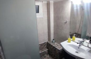 Lucy's next to sea apartment - Photo 19