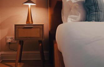 Central Manchester Gem with Stylish 2BR Retreat and Free Carpark - Photo 4