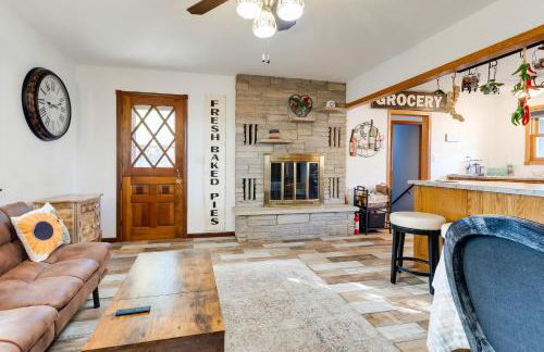 Antiquing and Fishing Riverfront Waupaca Home! - Foto 7