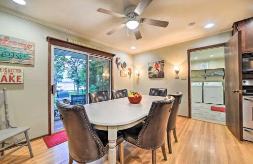 Charming Lakefront Home with Grill and Fire Pit! - Foto 13