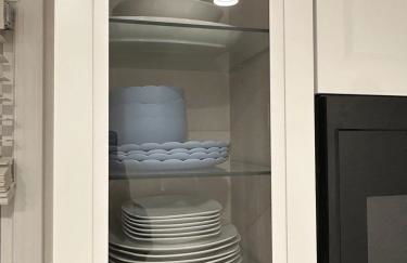 2BR Gem: Modern Comfort & Style - Foto 8