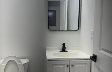 Cozy 3BR Retreat with Rooftop Near EWR & NYC Access - Photo 24