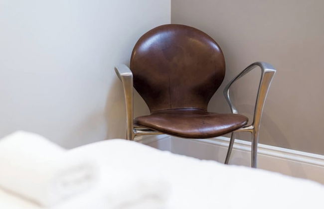 Modern 2BR Home in Dalston W/balcony, Fits 4 - Photo 11