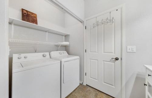 Condo with Sauna & Fitness Center, Extended Stay Savings - Foto 24