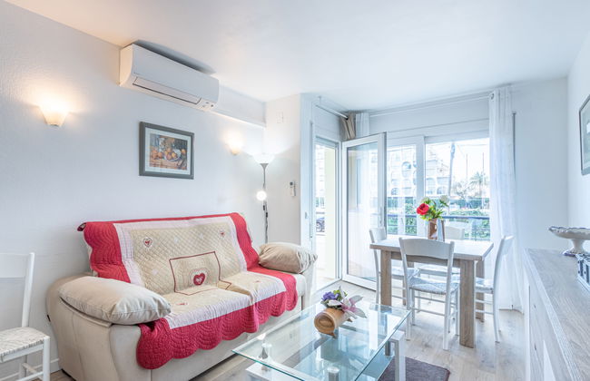 2 bedroom Apartment in Castelló d'Empúries - Photo 2