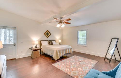 Charming Seneca Home - 3 Mi to Memorial Stadium! - Foto 12