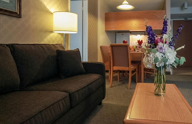 Cartier Place Suite Hotel - Photo 16