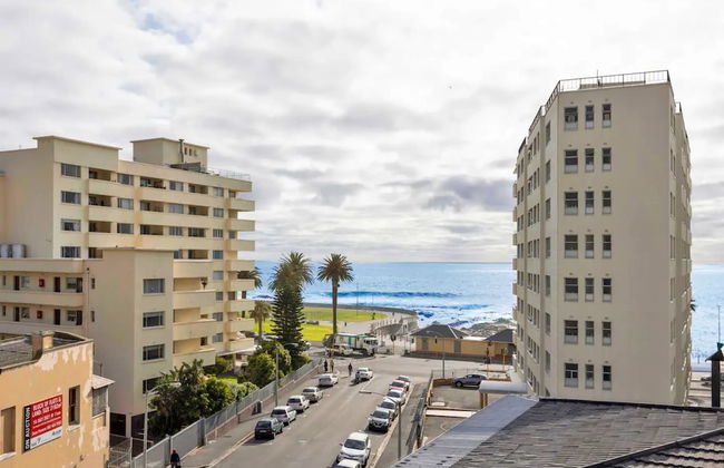 Bright and Stylish Beachfront Apartment - Foto 29