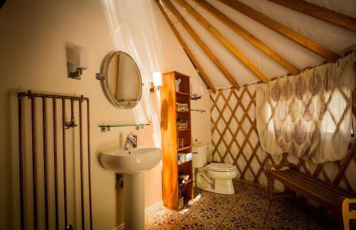 Elegant Yurt Tucked Beneath Oak Trees on Southern California Ranch - Foto 32