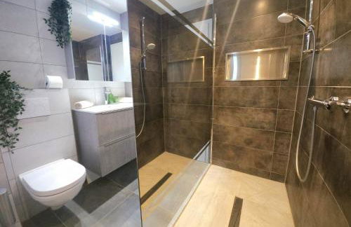 Appartement Familial- T3 LUXE- Borne VE- Recharging Station - 5min de la Gare- Colmar - Foto 8