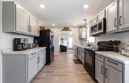 Newly Renovated 5BR 2 Living Rooms Sleeps 10 - Foto 7