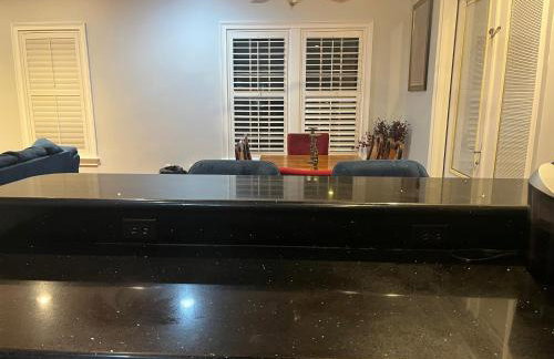 Spacious Waterfront - Sleeps 20! - Foto 8