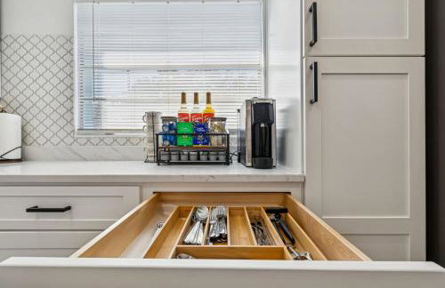 Elegant Largo Retreat, Sleeps 8, 10 Mins to Beach - Foto 19