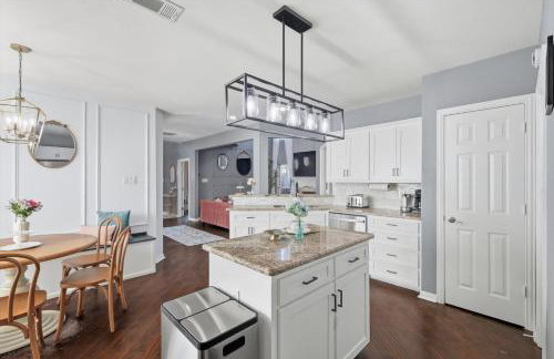 Parisian-Inspired 5-BD w Pool Playground Cinema - Foto 18