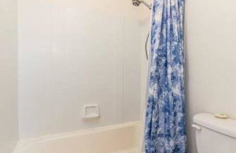 Bright Eastside 2BD 2BA Retreat w Pool and Parking - Foto 18