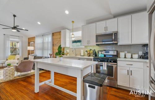 Pet Friendly East Cesar Chavez Home Near Downtown - Photo 12