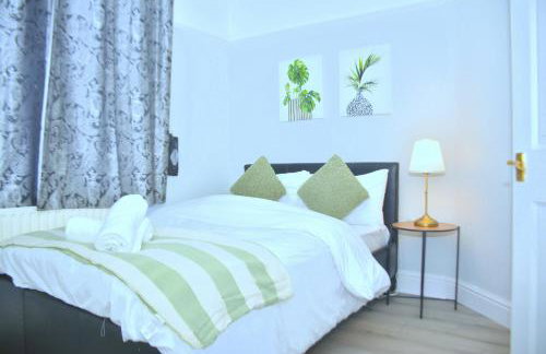 Tranquil Stays at 3 bedroom House in Dagenham - Foto 13