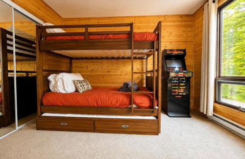 Clocked Out Cabin with Lake Access, Fire Pit, Games - Foto 17