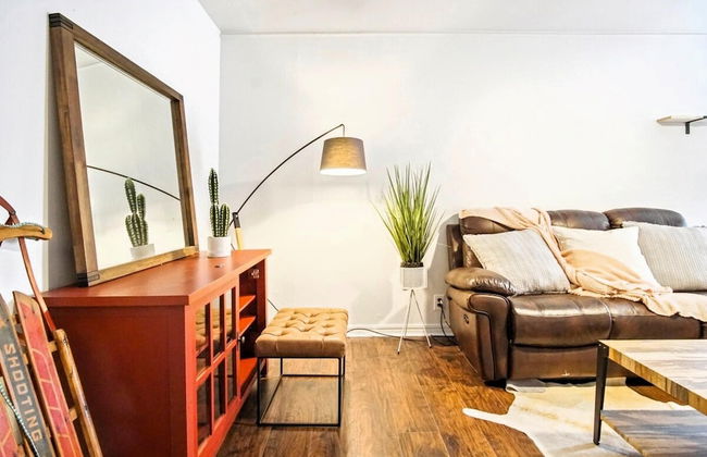 Beautiful Getaway Nears Asian Dist - Photo 7