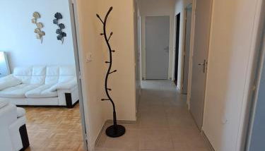 Le 8 - Appartement 2 chambres calme, tout confort, parking privé gratuit, à 2 pas des Allées Provençales - Foto 4