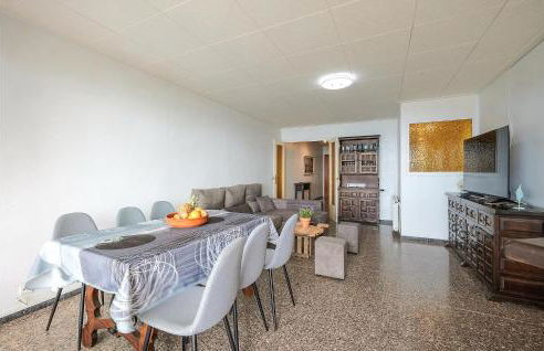 Nice Apartment In Pineda De Mar - Photo 11