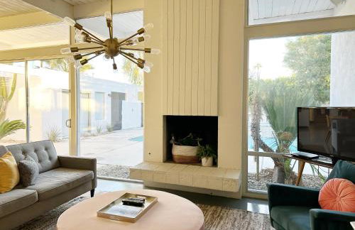 Retro Rendezvous Pool and Spa MidCentury Modern Home - Foto 9