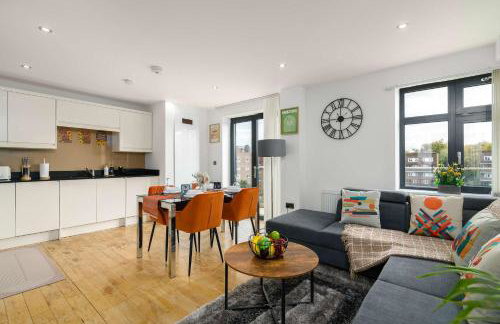 Stylish Hoxton 2 Bedroom 2 Bathroom Apartment With Balcony & Lift, Sleeps 6 - Foto 1