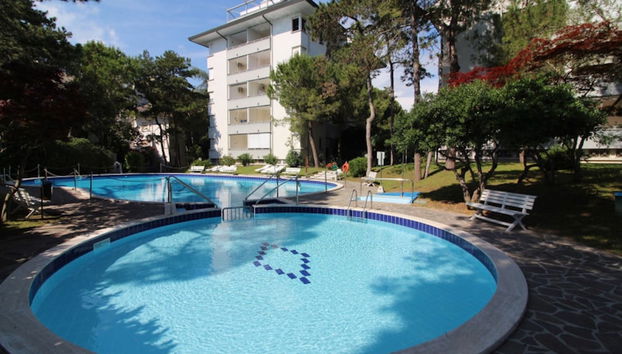 Elegant Retreat With Pool View - Foto 2, Imagen principal