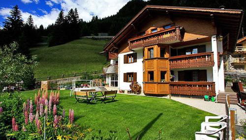 Cesa Roseda - Foto 1, Garden