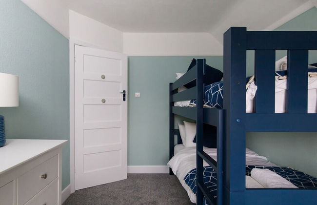 Bright Modern 4 br House 100 Metres From Beach - Photo 76