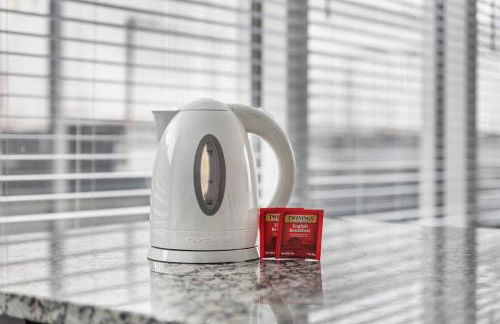 Near DT & CLE Clinic Queen Bed Wi-Fi Parking - Foto 16