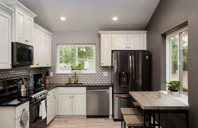 Treetop APT Café Olympic Center & Dwntwn - Photo 6