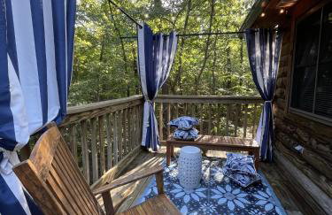 C19, One bedroom luxury, log-sided Couple's Cottage with private hot tub and unique extras cottage - Foto 19