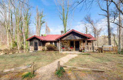 Peaceful Hendersonville Cabin - Hot Tub & Fire Pit - Foto 37